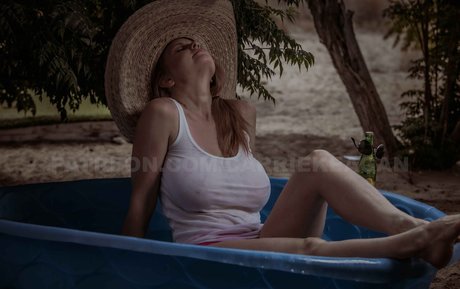 Carrie Keagan star nice image