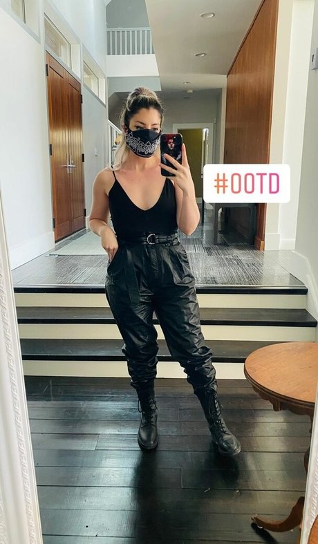 teen young onlyfans erotic images