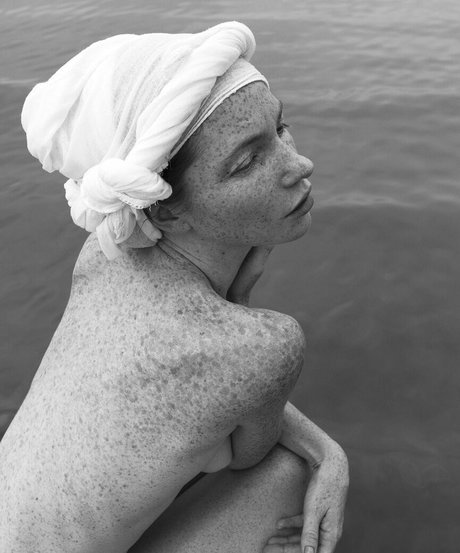 Oksana Butovskaya naked star image