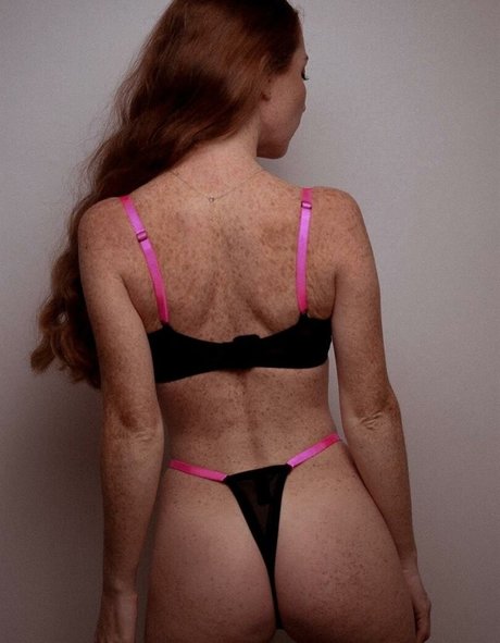 Oksana Butovskaya hd model img