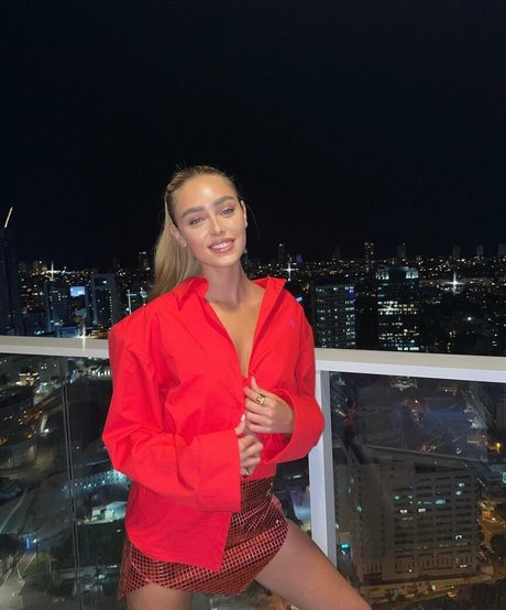 shemale outdoor onlyfans hot naked image