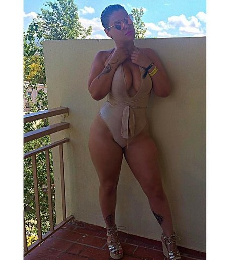 asian shemale onlyfans sexy nude pic