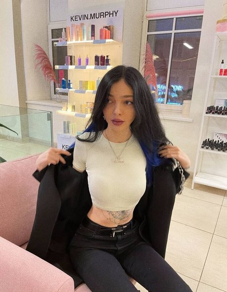 by owl top model pic