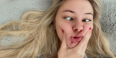 ambermoorexxx pornstar naked images