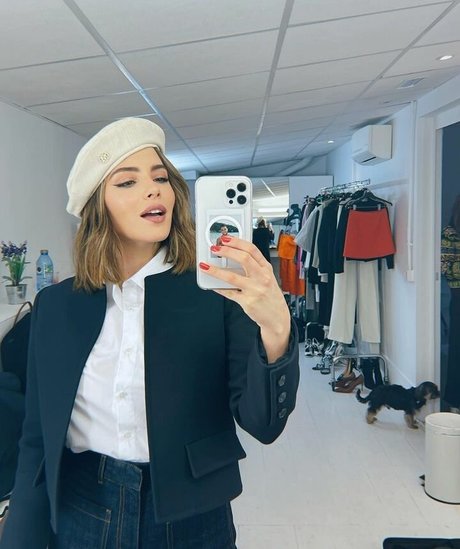 chatting onlyfans beautiful image