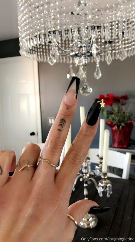 laughinglatina star nude images