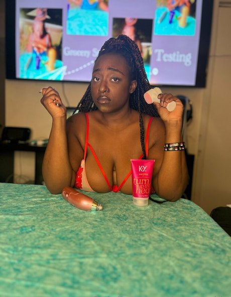 mrscookie pornographic model img