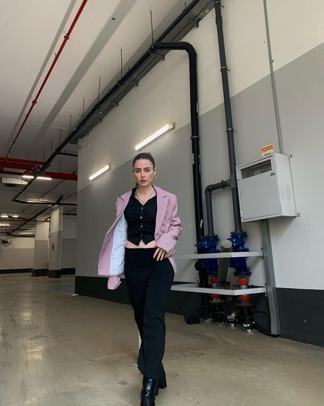 eating onlyfans nudes photo