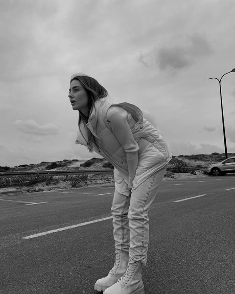 eating onlyfans hot naked pictures