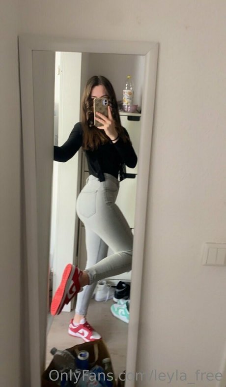 leyla free sexy model img