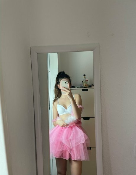 leyla free star nude picture