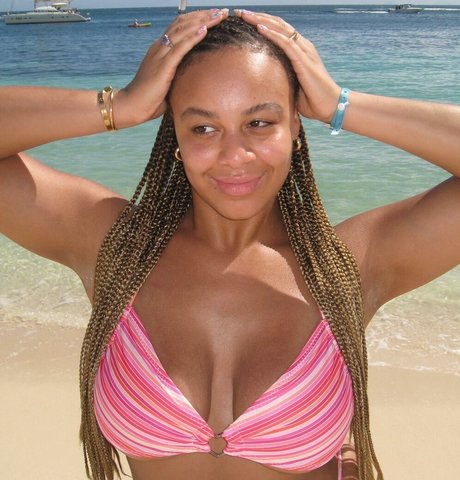 Nia Sioux hd model photos