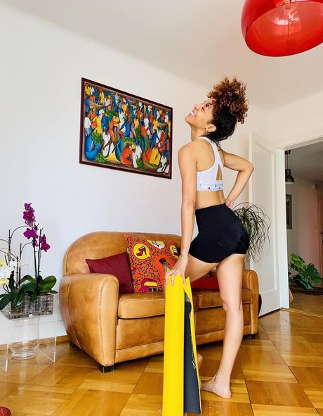 Yilian Canizares nude star archive