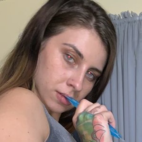 Long Neck star erotic image