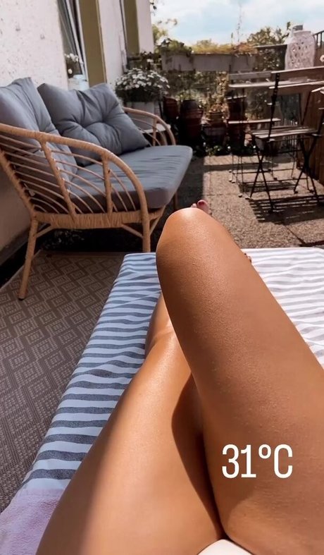 Miss Sophy naked pornstar image