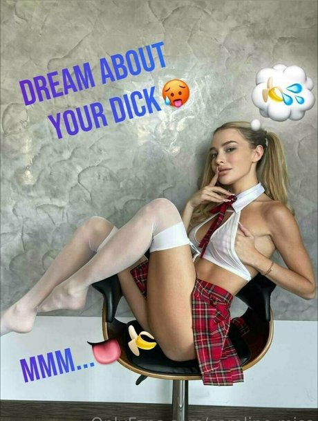 caroline miss hot star photos