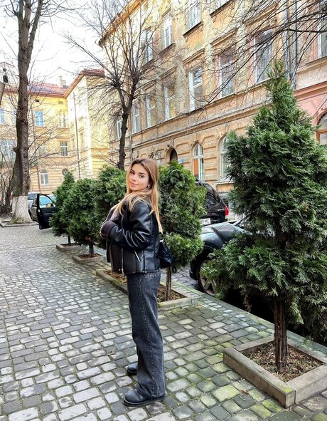 lucky ashley best model image