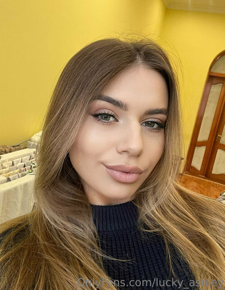 lucky ashley xxx model photo