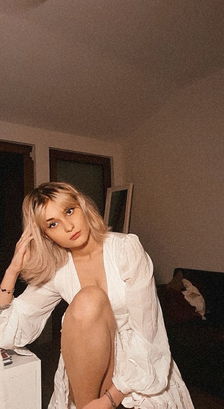 Saskia xxx actress picture