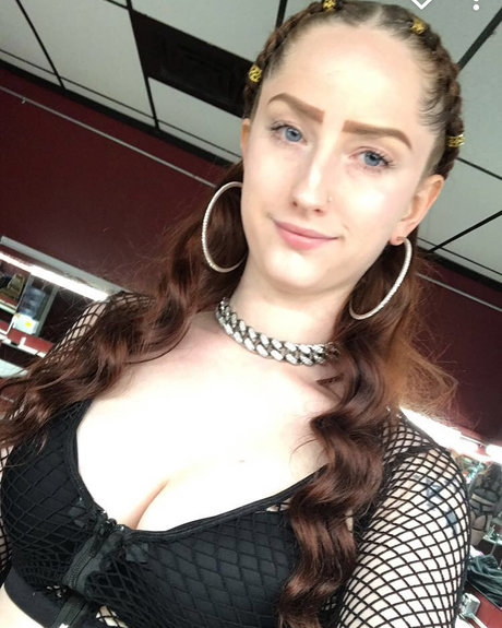 Sasha Camilla art model picture