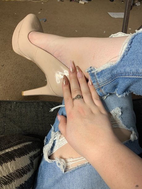 Thicthighs sexy star galleries