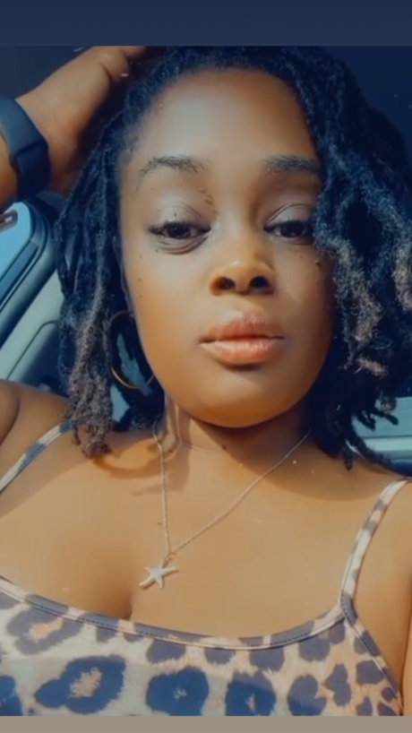 Yaya879 star nude image