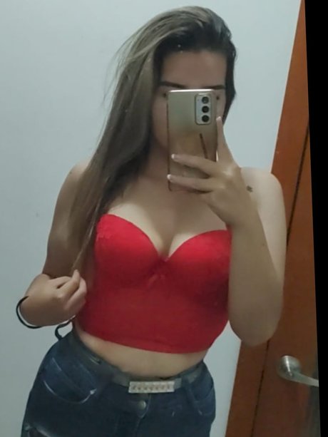 Xuxu nude model pictures