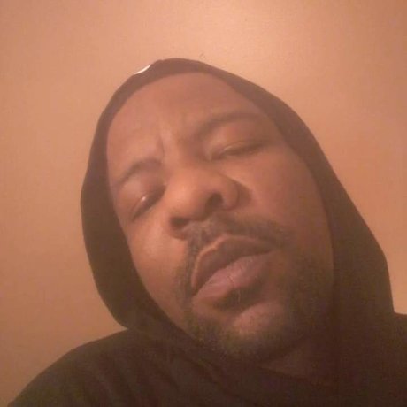 YungKeyzieCSE model pretty photos