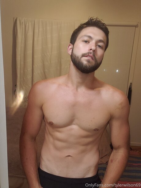 Tyler Wilson sex actress img