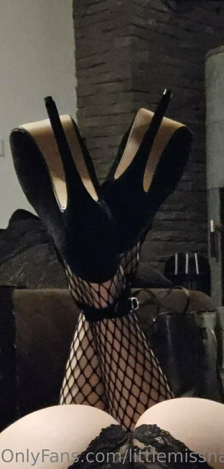 littlemissnaughtytw best star pic