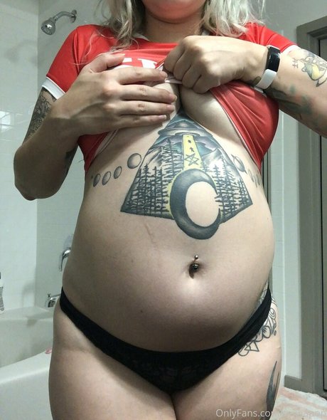 pregnant milf onlyfans art nude photo