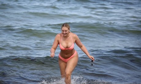 Iskra Lawrence model hd archive