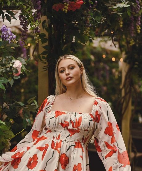 Iskra Lawrence sexy model galleries