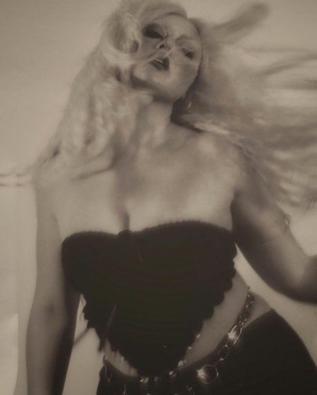 Iskra Lawrence hd star img