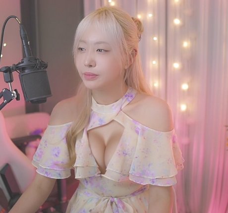 pink hair onlyfans porn photo