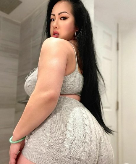 Lily Le model hot galleries