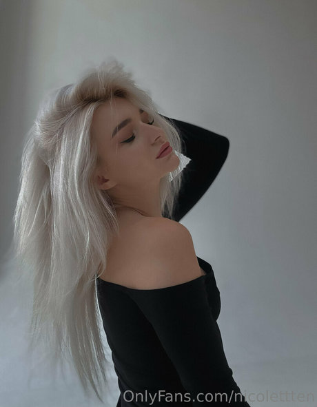 nicolettten model sexy picture