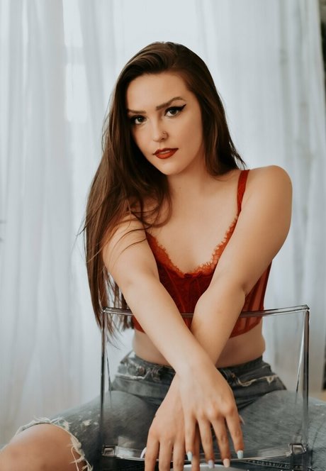 goalgoddess model top pic