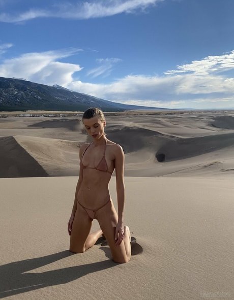 Love Moxxi model free photo