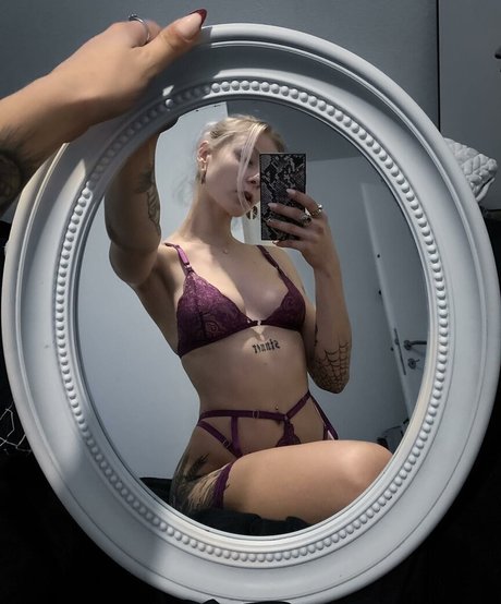 withered rose naked model picture