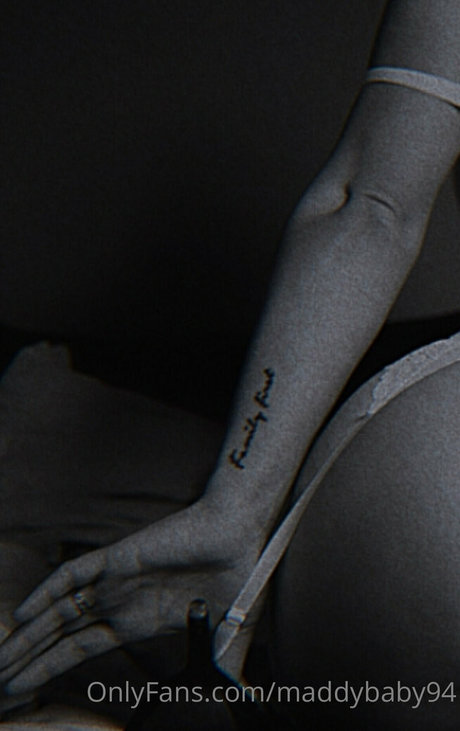 maddybaby94 model hd image