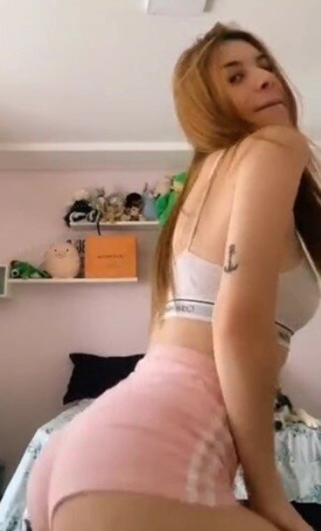 Carolina Camargo model free pics