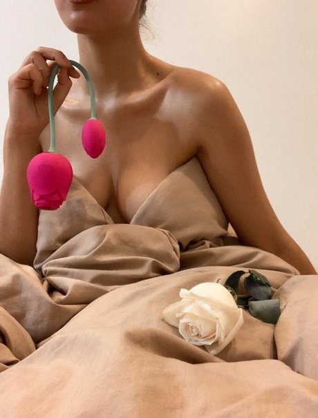 Nuditax star pretty pic