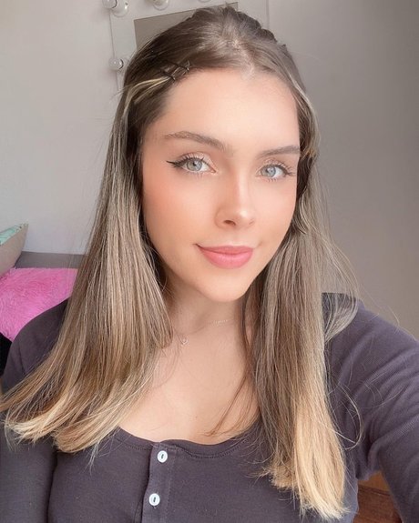 Olivia Herdt pretty model pictures