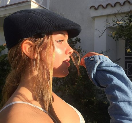 Olivia Herdt xxx pornstar img