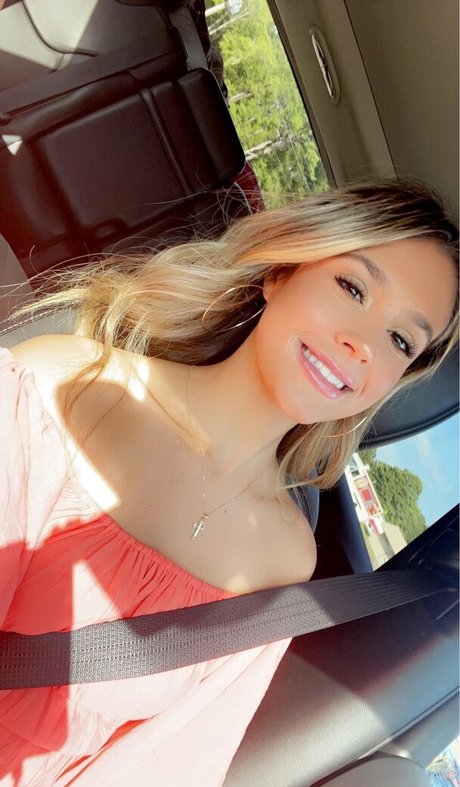 IsaMeccia free actress pics