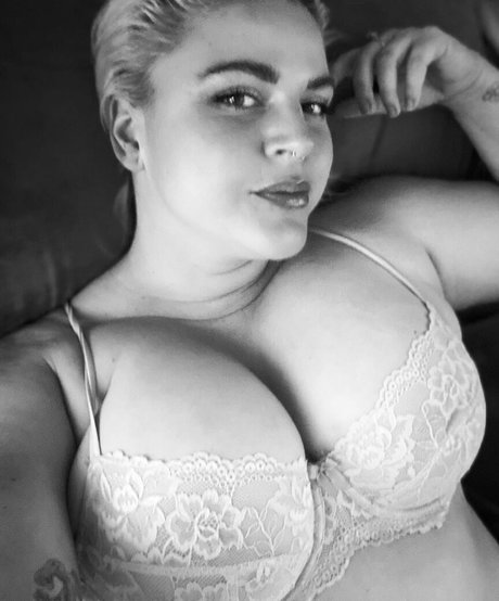 Rawlyssa erotic actress pics