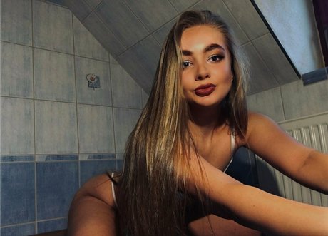 livionly adult actress pic