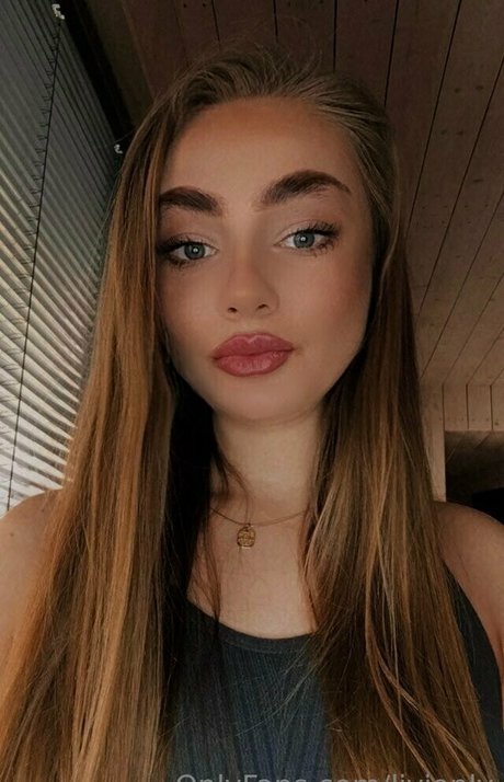 livionly nude model img