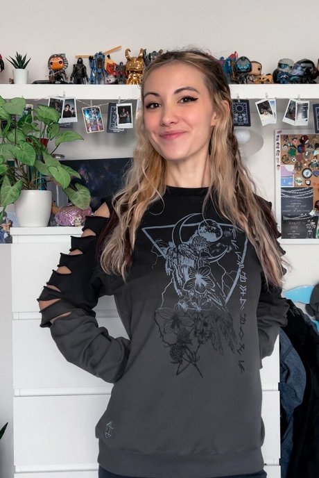 Echochlo star nudes photos